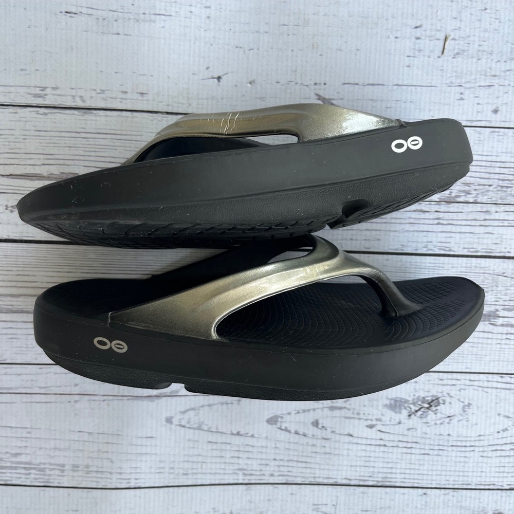 OOFOS OOlala Luxe Recovery Sandals Metallic Womens 6 Resortwear Comfort Sporty